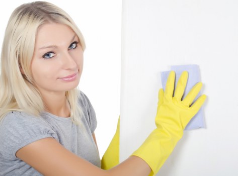 Bathroom descaling and sanitising in a Holland Park rental property